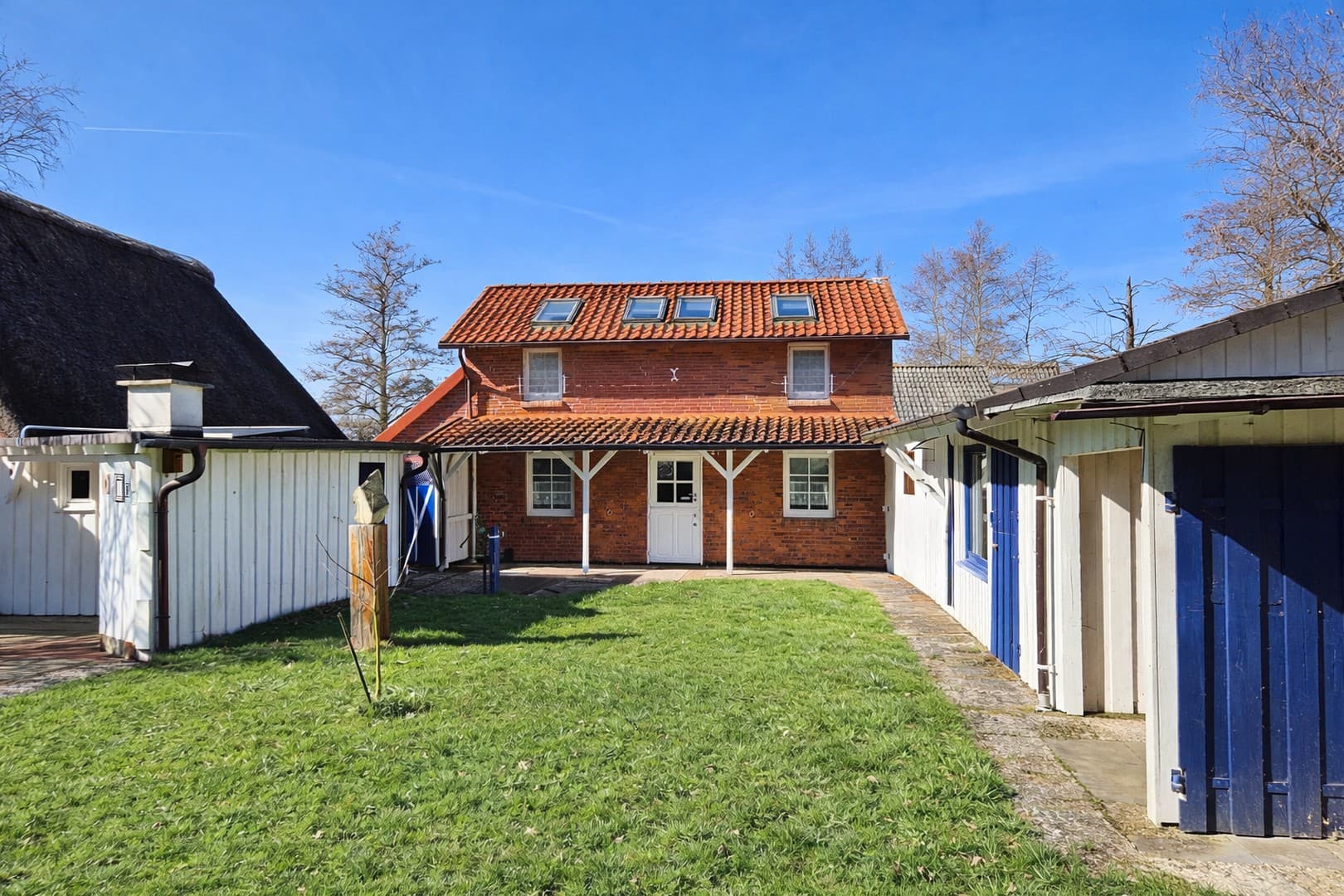 Wohnhaus nahe Krautsand mit Garten – Grundstück mit positivem Bauvorbescheid optional •