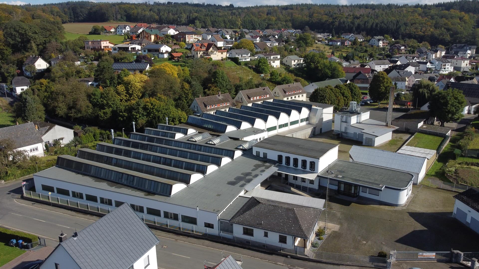 Vielseitig nutzbare Gewerbehalle bis 1.000 qm mit 3 t Laufkran bei Weilburg - provisionsfrei
