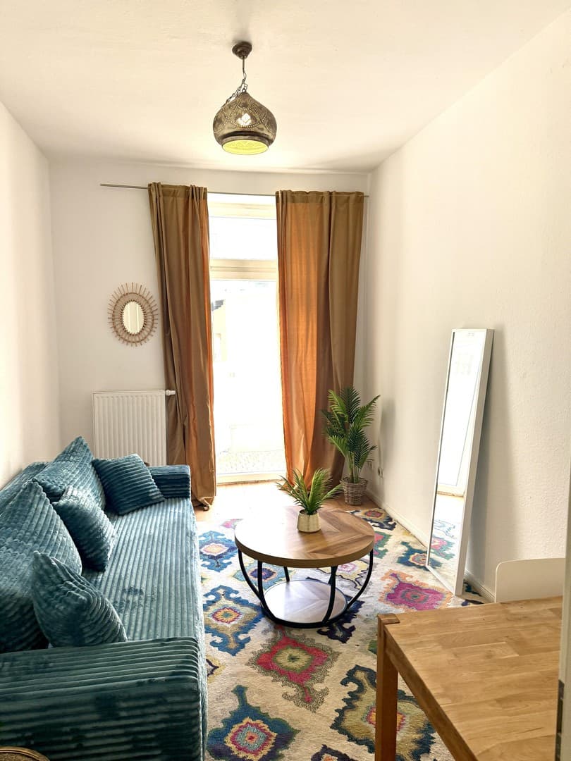 Nähe Frisenius Universität. Möblierte Wohnung ab sofort zu vermieten.