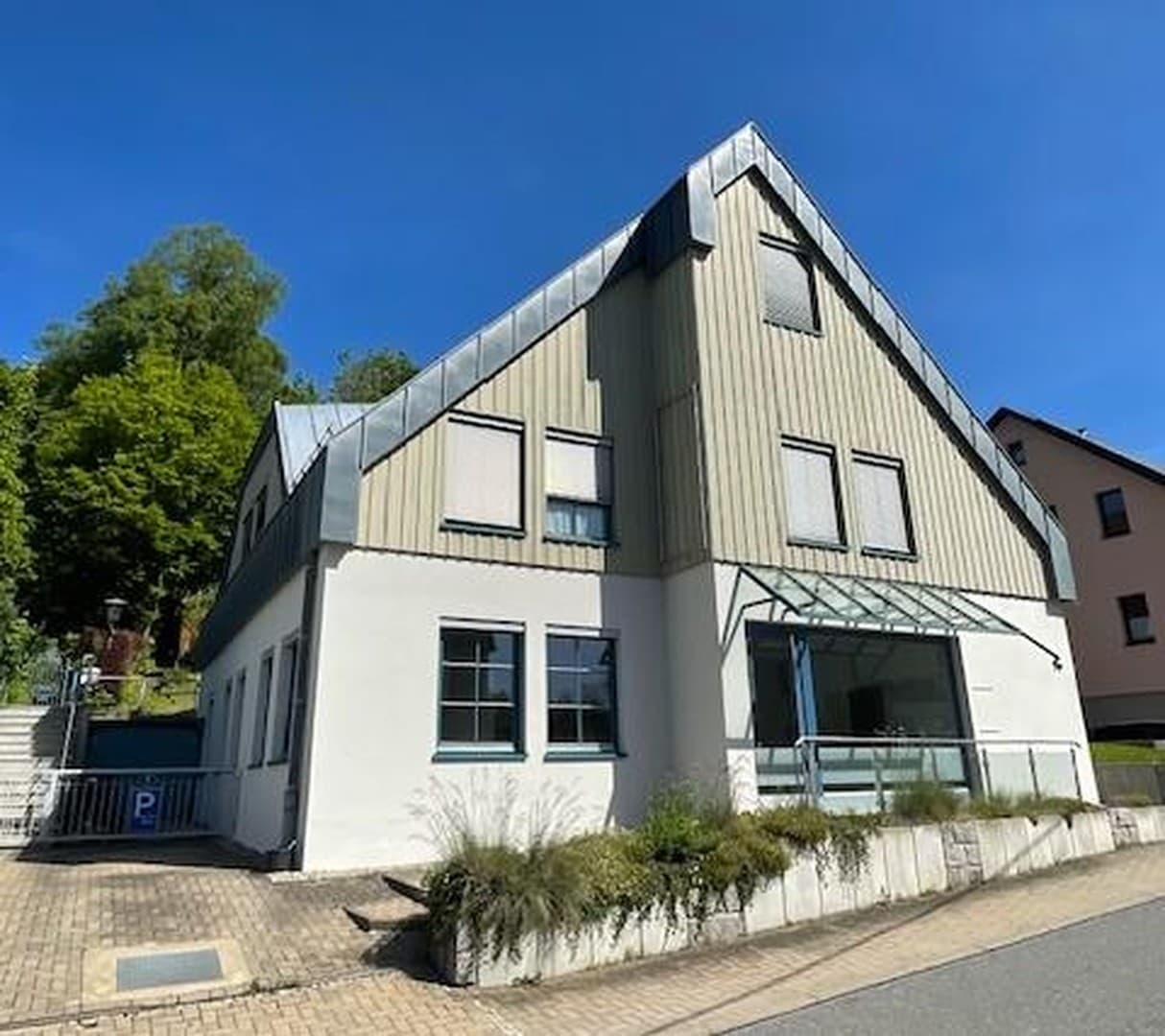 Ein Haus, zum Wohnen und Arbeiten nahe Chemnitz zu verkaufen.