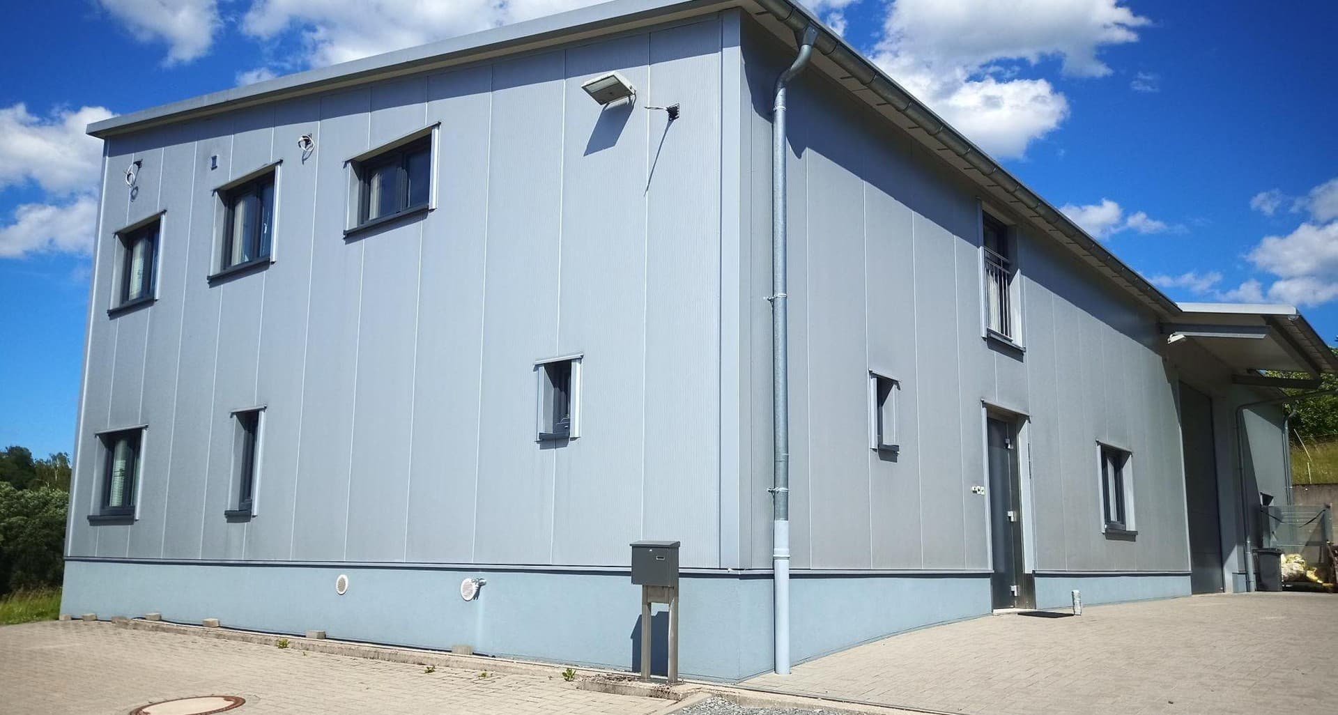 200m² Lagerhalle mit 200m² Büroflächen zu vermieten - auch geteilte Anmietung möglich