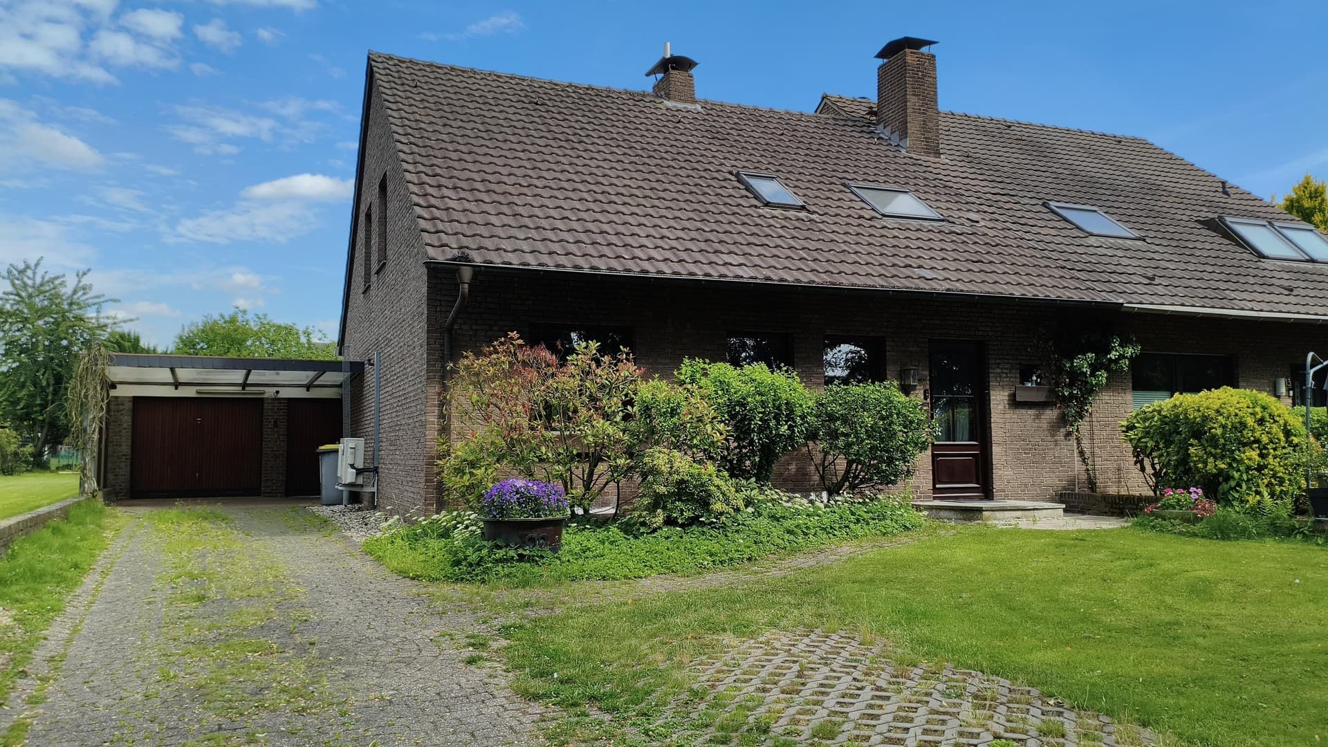 Doppelhaushälfte Einfamilienhaus, ländl. ruhige Lage doch zentral, gesamte Infrastruktur fußläufig