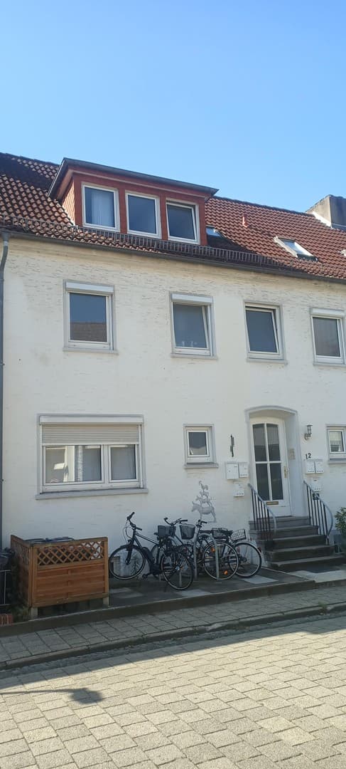 Kernsanierte Souterrain Wohnung möbliert