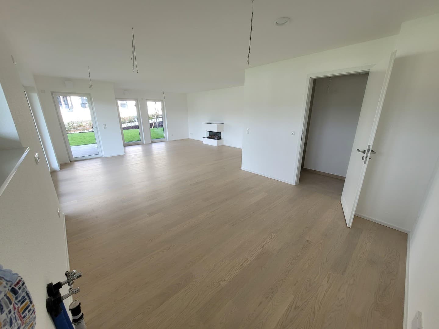 MODERNES WOHNEN MIT GARTEN - STILVOLLE NEUBAU-ERDGESCHOSSWOHNUNG IN SONNIGER SÜDLAGE