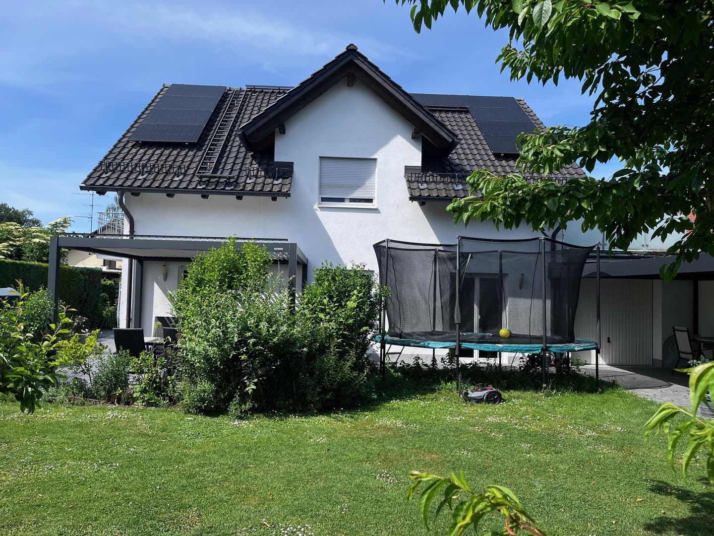 Familienfreundliches Einfamilienhaus mit wunderschönem Garten in ruhiger Toplage von Puchheim-Bhf.