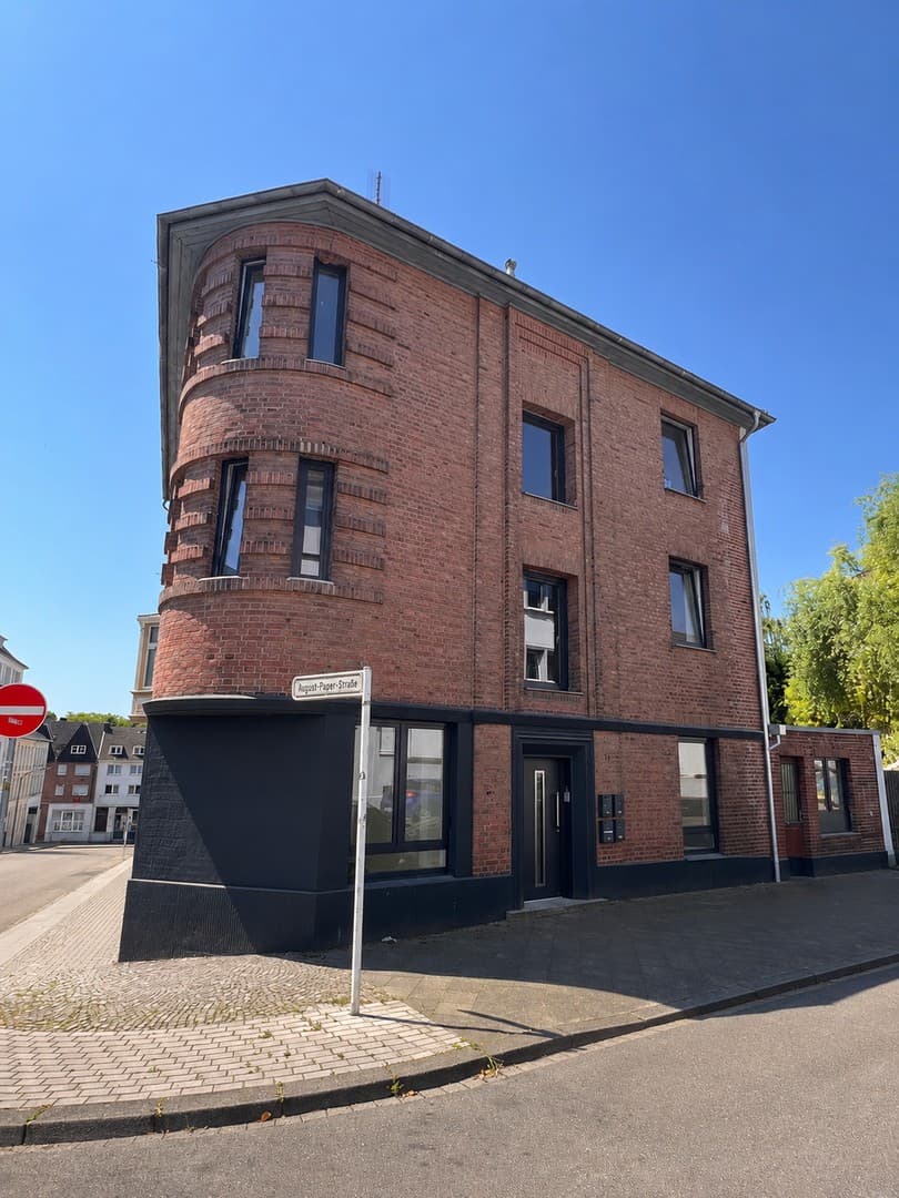 Schöne 5- Zimmerwohnung mit privatem Garten