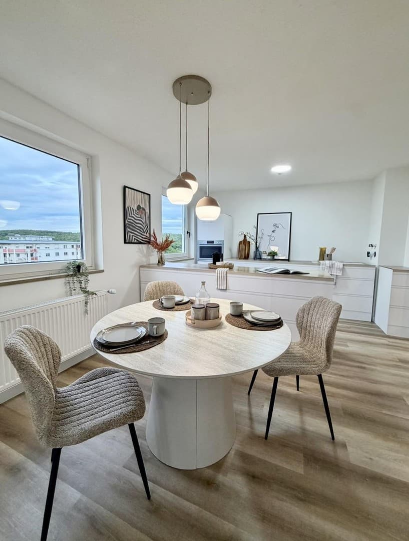 Provisionsfrei: Erstbezug nach Sanierung-Wohntraum auf 85qm mit Balkon u. Weitblick