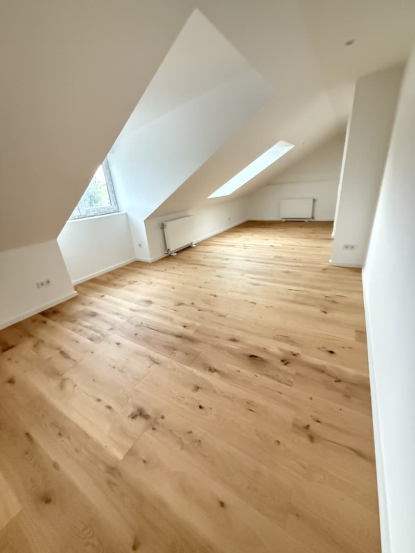 *Neubau* Helle 2-Zi. Whg im DG mit Einbauküche, Dachgauben + Dachfenster