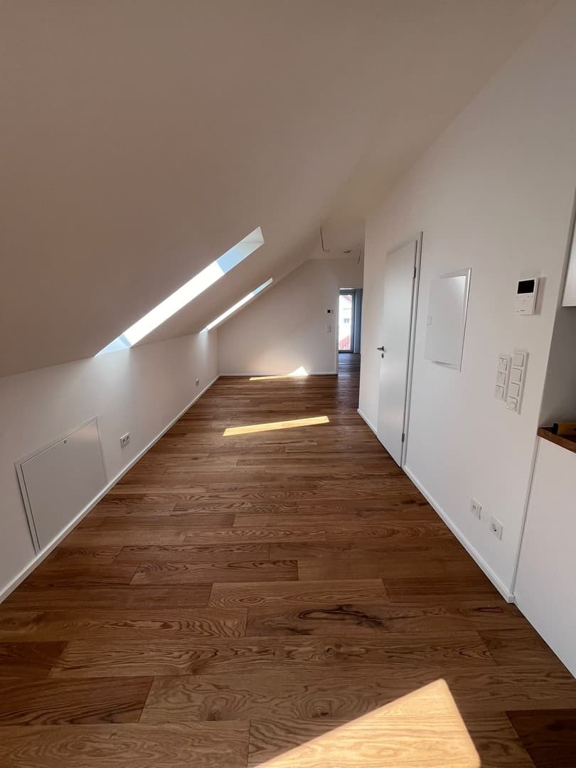 *Neubau* Helle 2-Zi. Whg im DG mit Dachgauben + Dachfenster