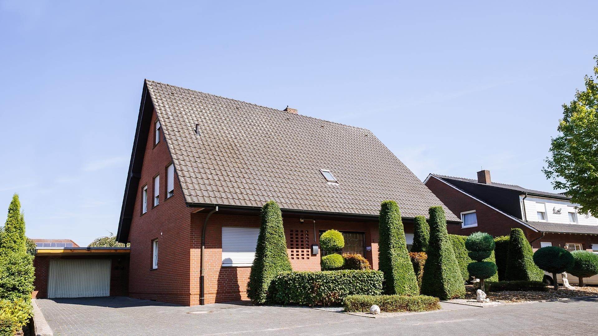 Gepflegtes Einfamilienhaus mit Einliegerwohnung, 165 qm, 900 qm Grundstück