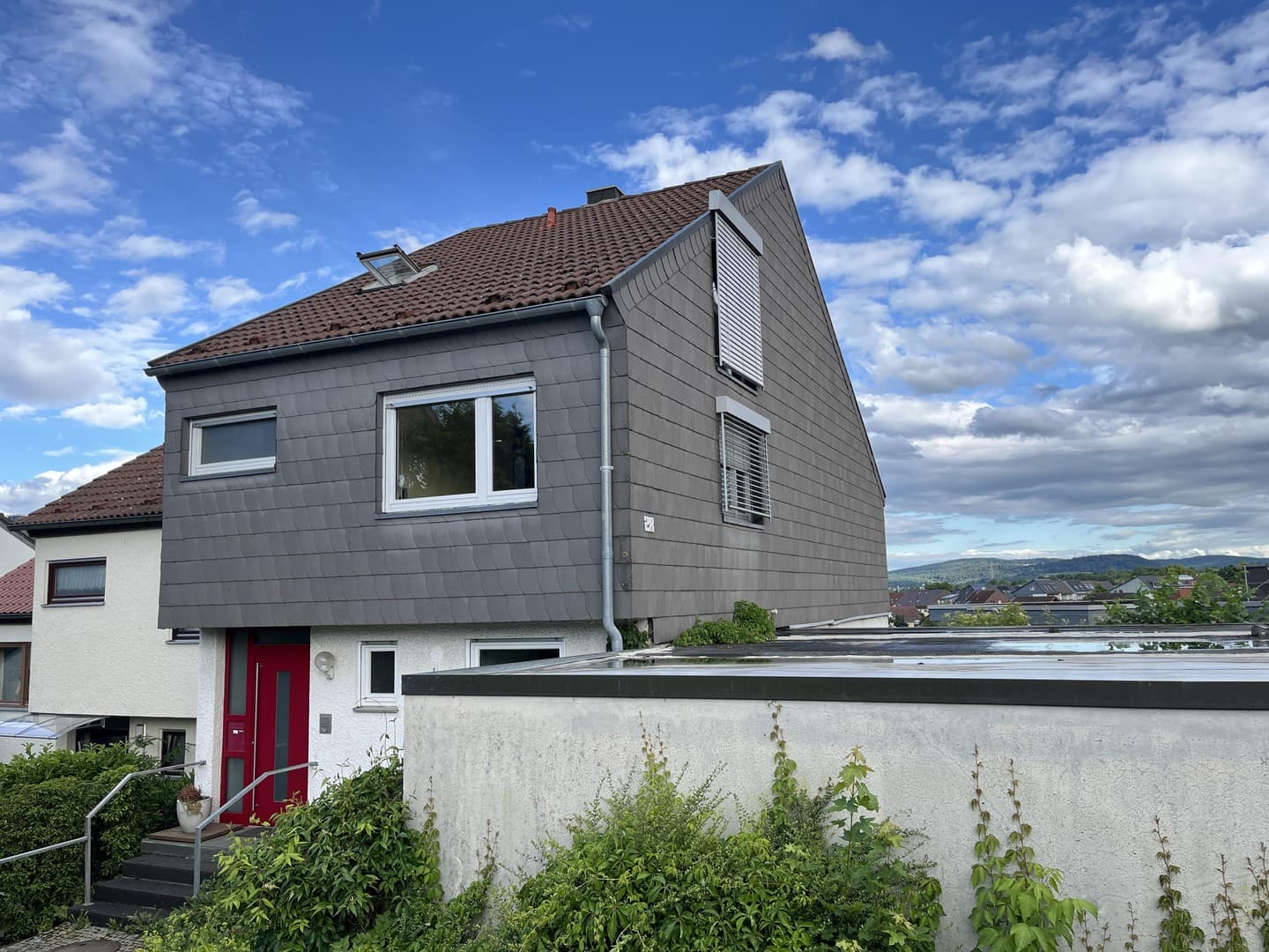 Reiheneckhaus mit Dachterrasse & Panoramablick – heller Traum für Familien