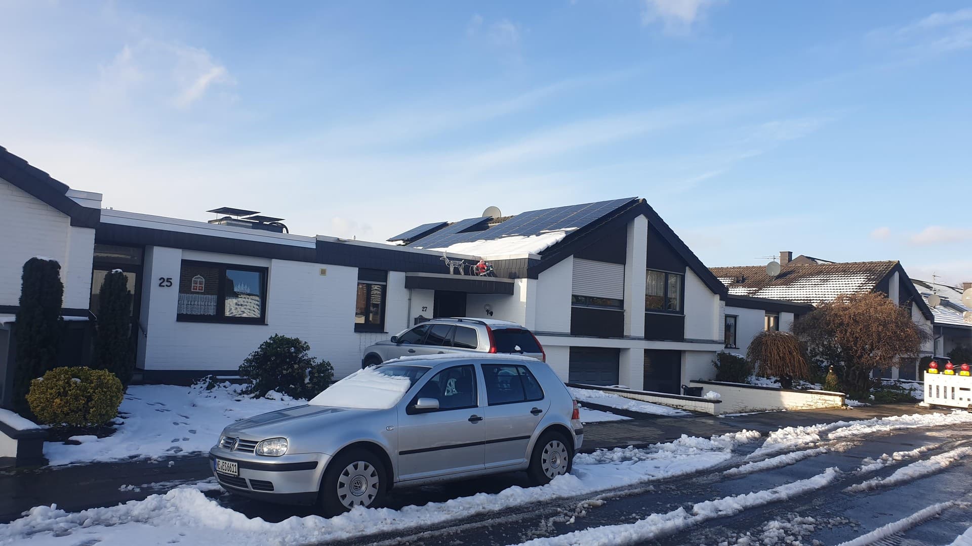 Modernisiertes Maisonette-Reihenhaus mit PV-Anlage, Marmorbad & Sommergarten