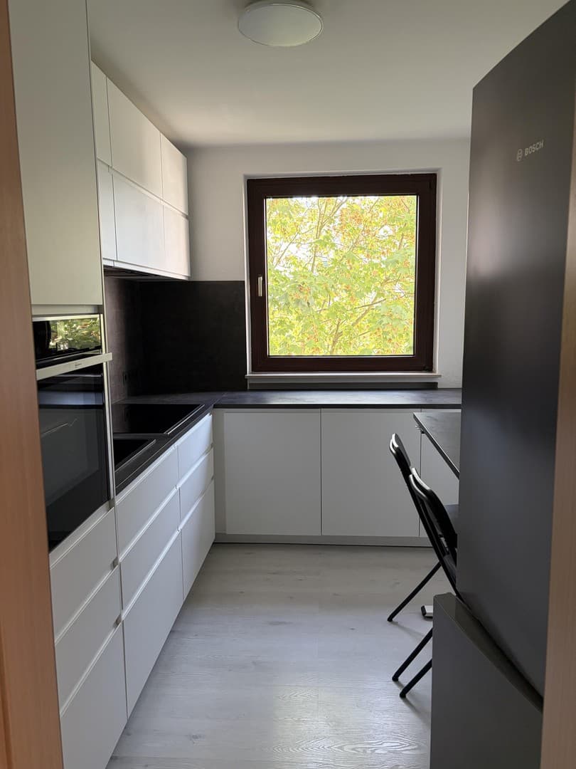 PROVISIONSFREIE 2-Zimmer-Wohnung vom Eigentümer mit Stellplatz u. EBK