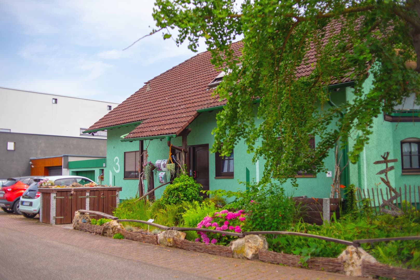 Traumhaus mit Zukunft: Zweifamilienhaus mit Einliegerwohnung, Wärmepumpe & PV-Anlage