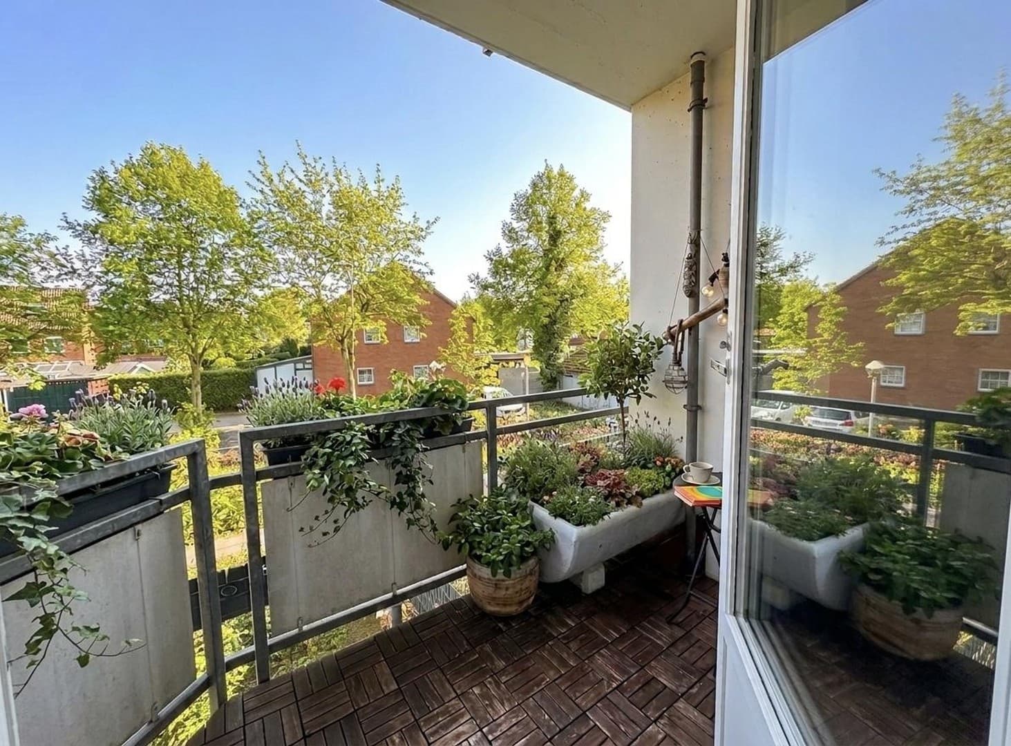 Renovierte, 60qm, 2-Zimmer Wohnung nahe Klinikum links der Weser. Balkon & Stellplatz