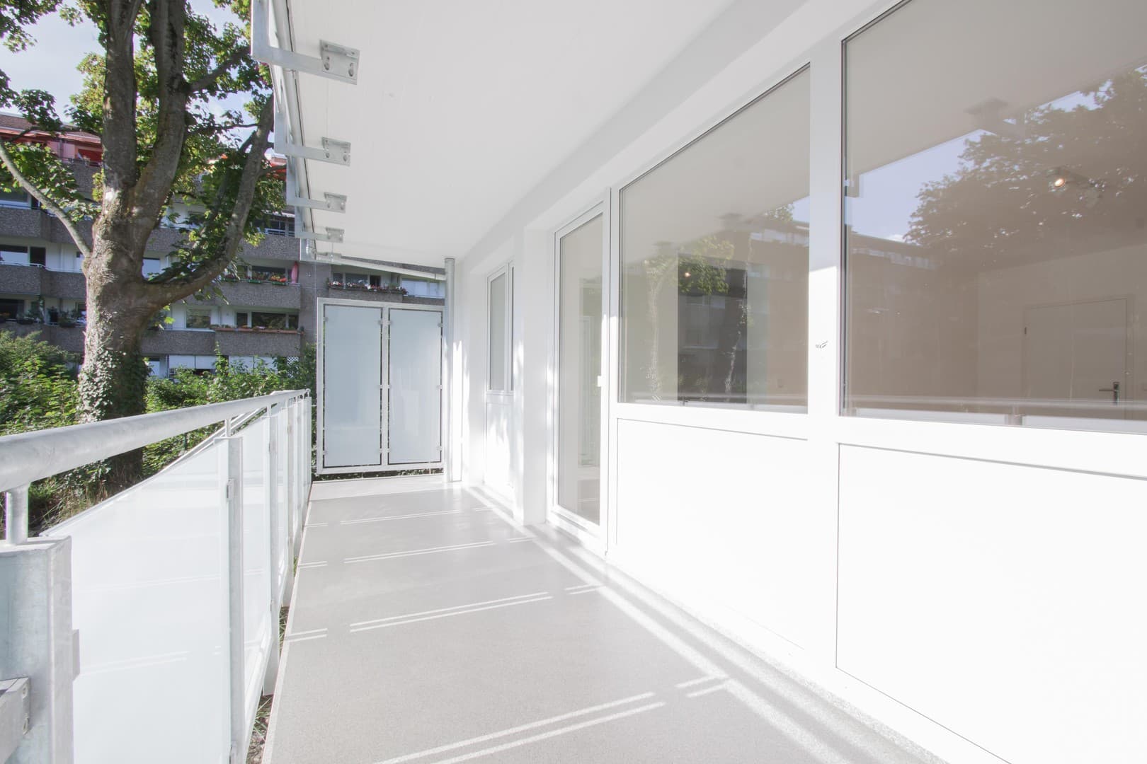 240 qm Garten, EBK, 3 Zimmer mit großem Sonnenscheinbalkon
