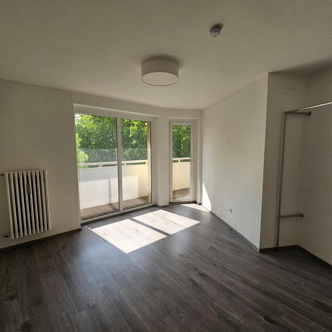 Wohnen mit Wohlfühlfaktor: Lichtdurchflutete 2-Zimmer-Oase mit großzügigem Balkon