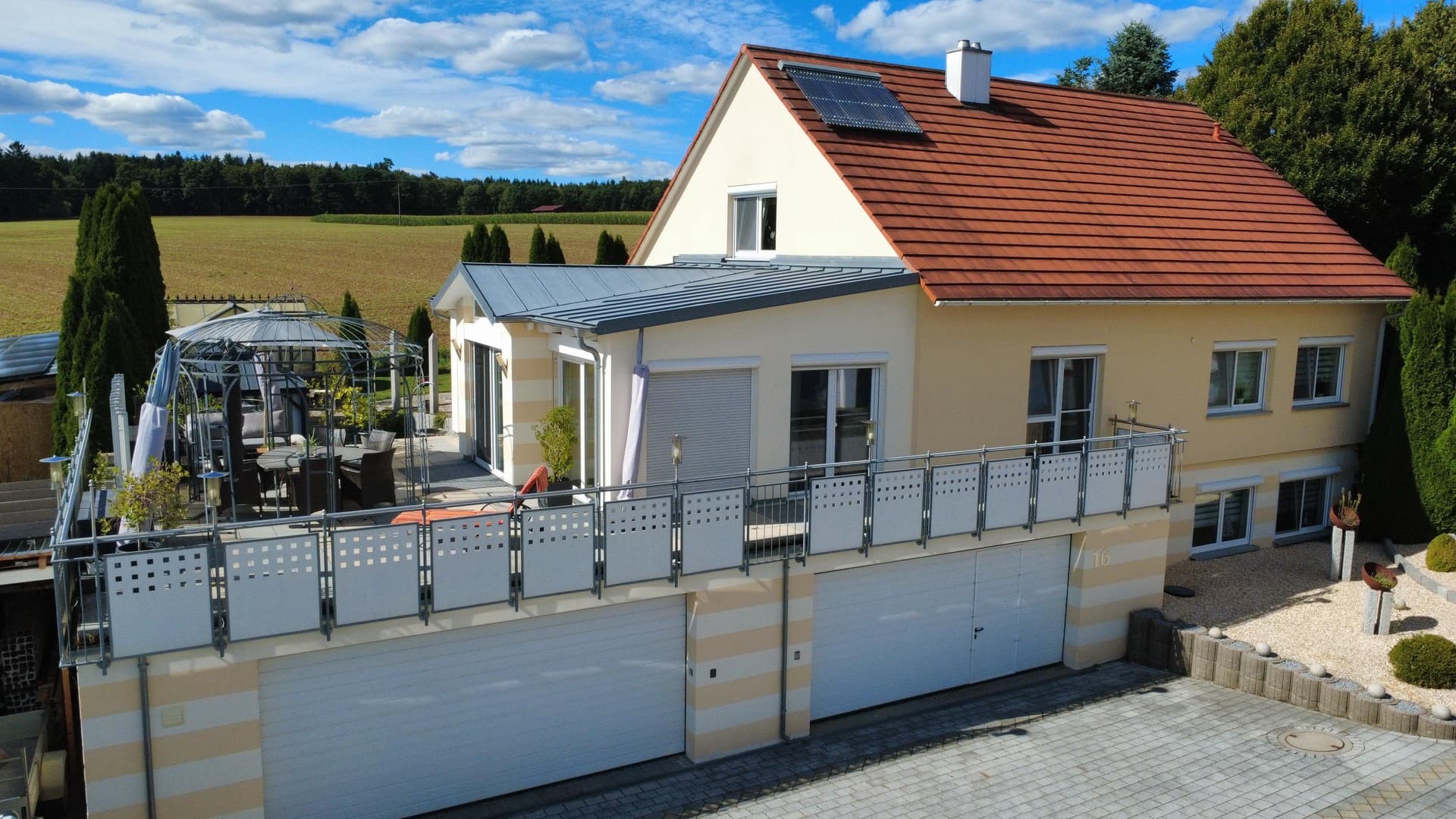Ihre neue Eigentumswohnung - wohnen und optional arbeiten - auf 168 qm in Randlage mit großem Garten