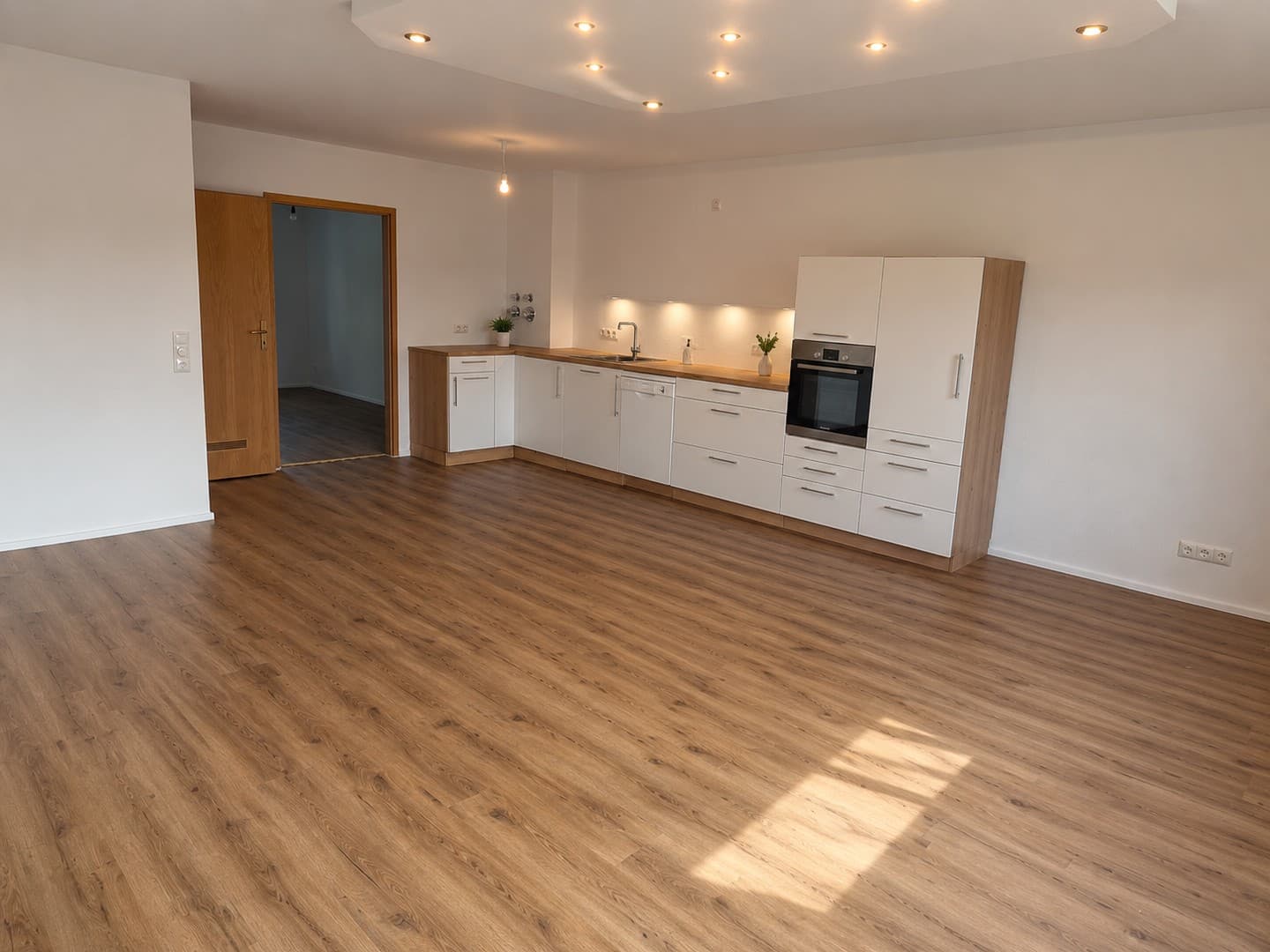 Großzügige, helle 4 Zimmer Wohnung