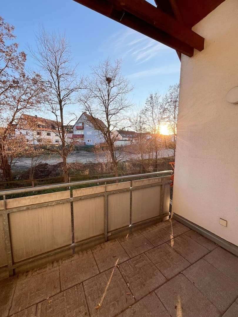Helle Dachgeschosswohnung mit Loggia, Stellplatz und Wohlfühlfaktor in Langenzenn (VB)