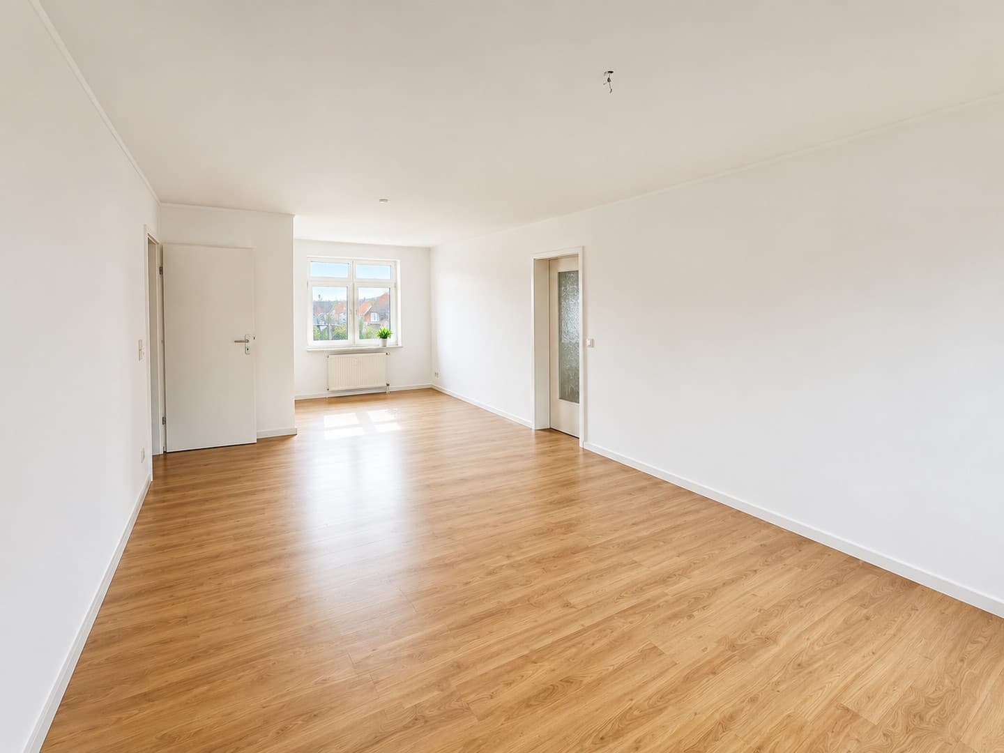Großzügige 3-Zimmer-Wohnung mit 2 Bädern, Balkon & Stellplatz