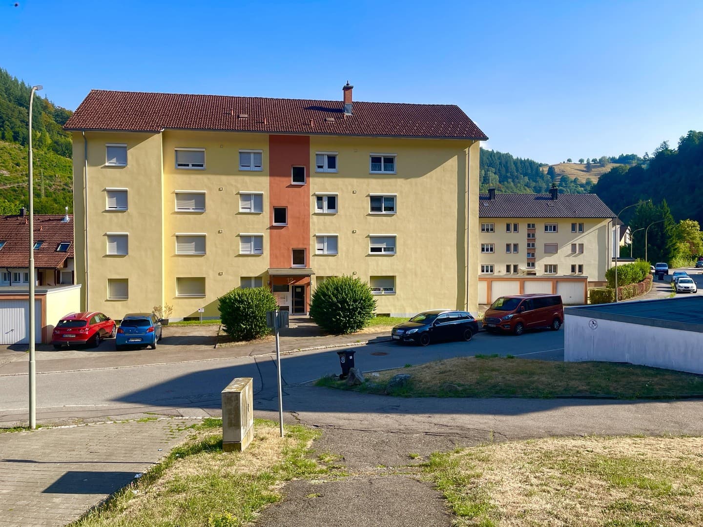 Erdgeschosswohnung 84 qm mit Balkon und Garage