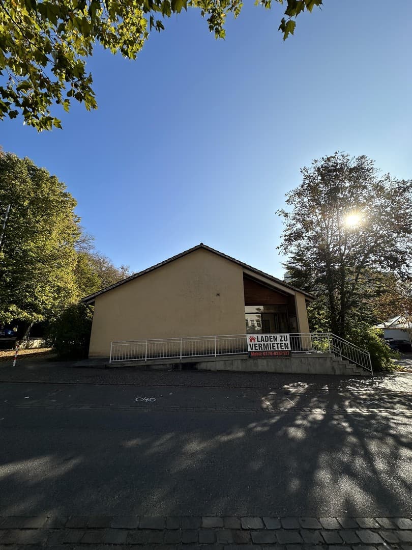 Einmalige Lage: Geschäftshaus und Einfamilienhaus direkt an der Schweizer Grenze, am Bahnhof