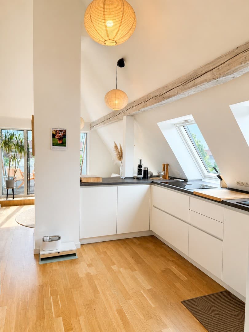 Arbeiten mit Loft-Feeling: besondere Büro-/Studiofläche mit Dachterrasse