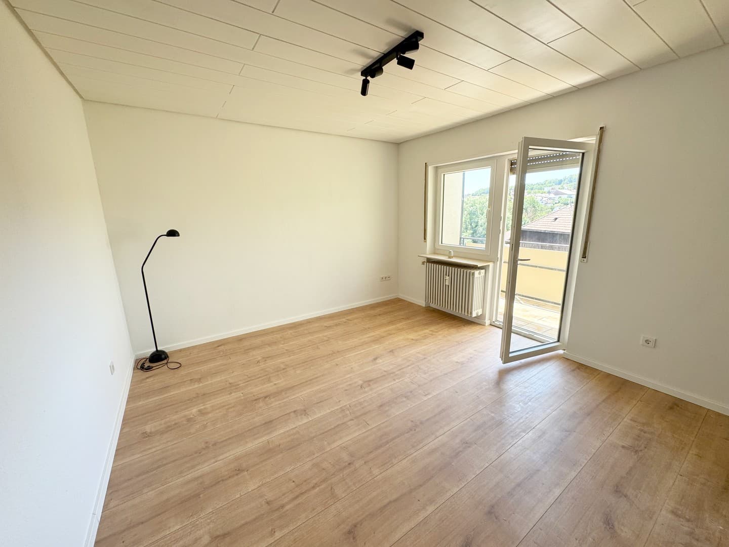 Top Gelegenheit! Sanierte 1 ZKB mit Lodgia Kapitalanlage oder Eigennutz