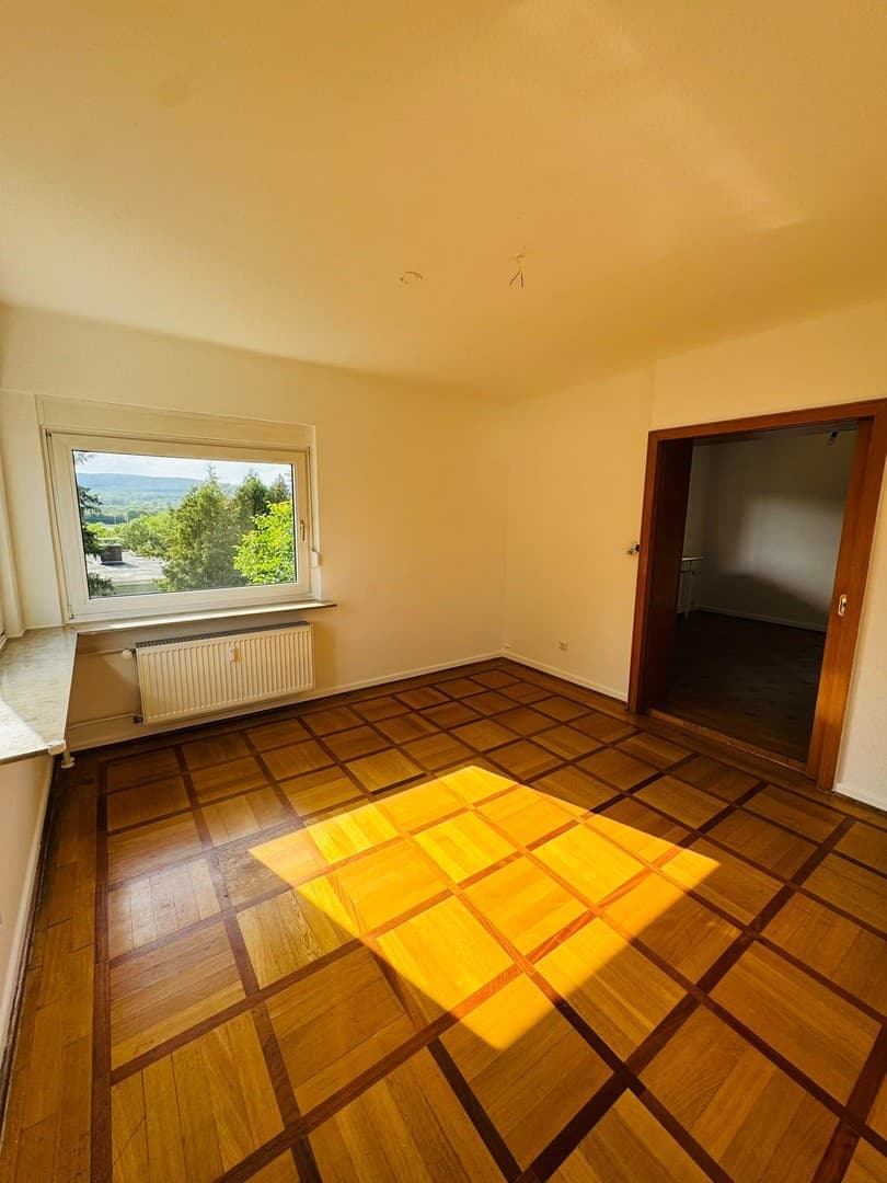 4-Zimmer-Wohnung mit traumhaften Taunusblick und eigenem Garten