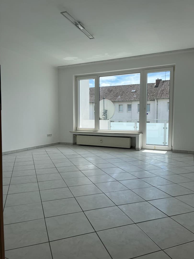 Frei & frisch renoviert, 3-Zimmer mit Süd-Balkon, Stellplatz & Keller in Bünde