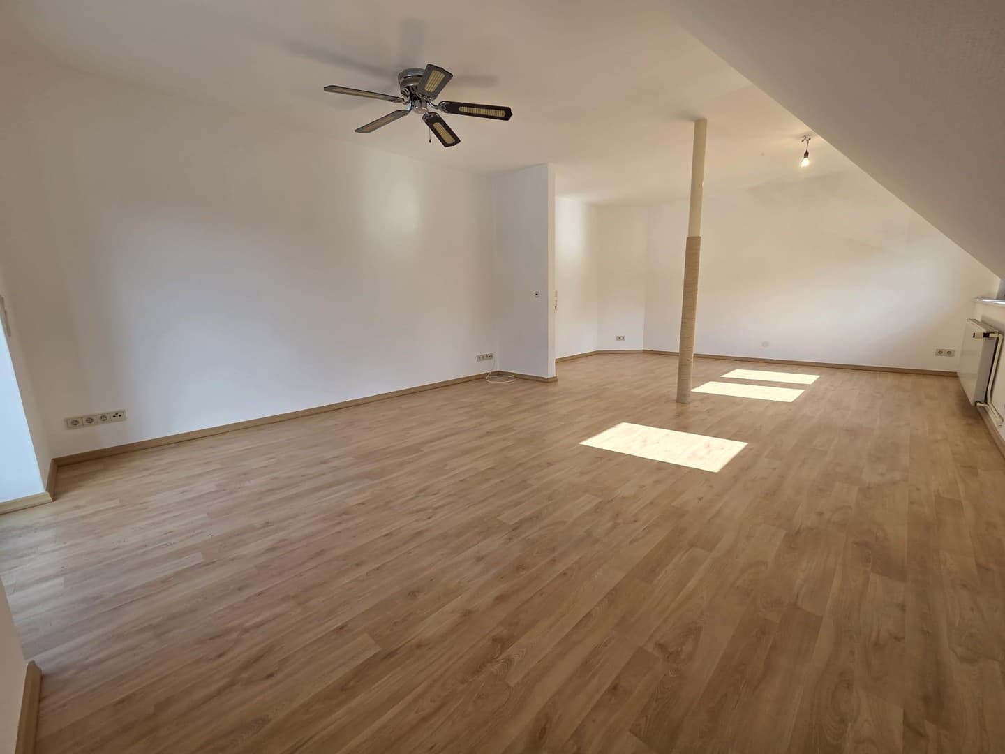 115 m² im Zweifamilienhaus | 30 m² Süd-Dachterrasse