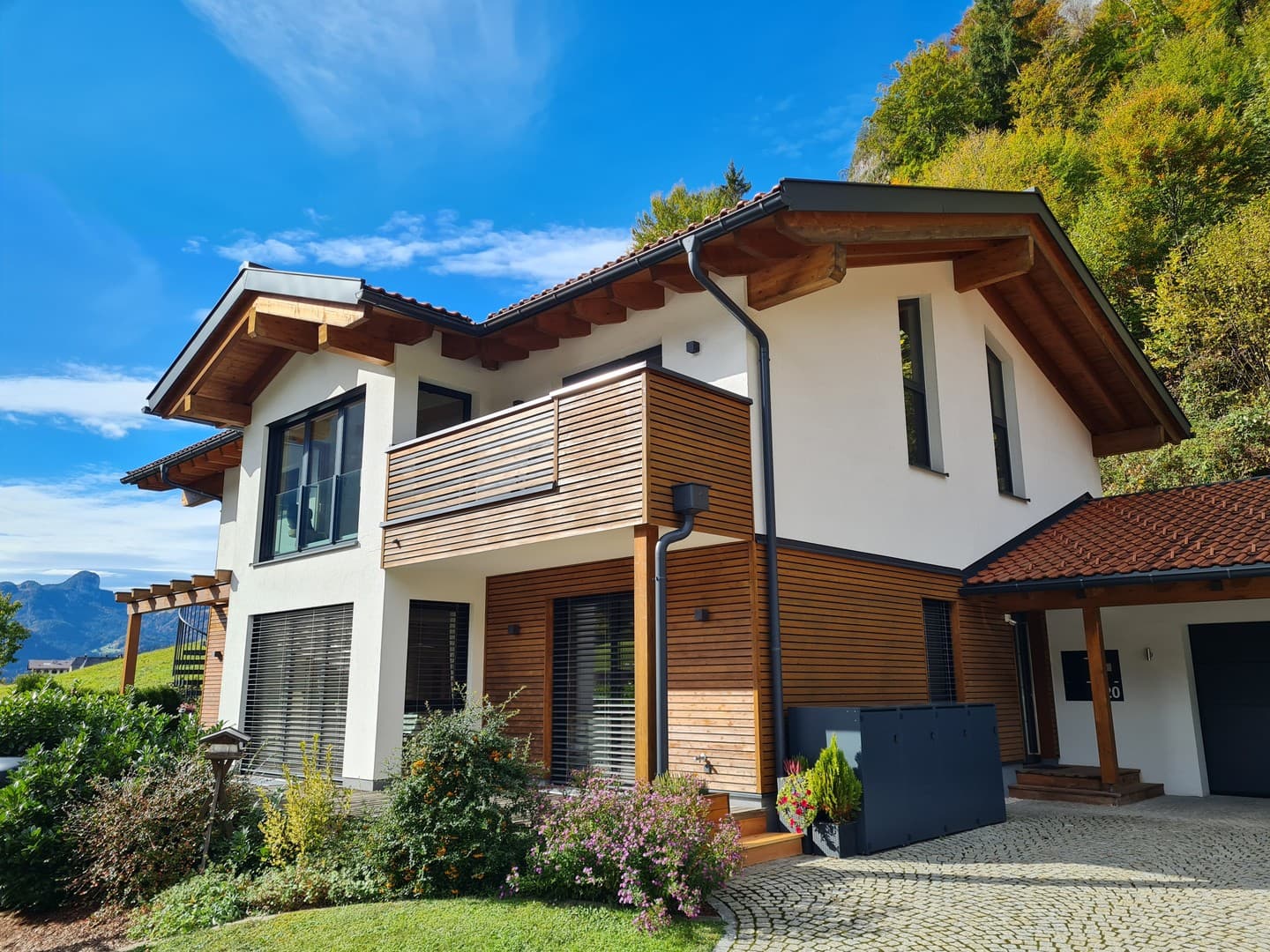 Wohnhaus mit Bergblick in sonniger Lage - PRIVATVERKAUF