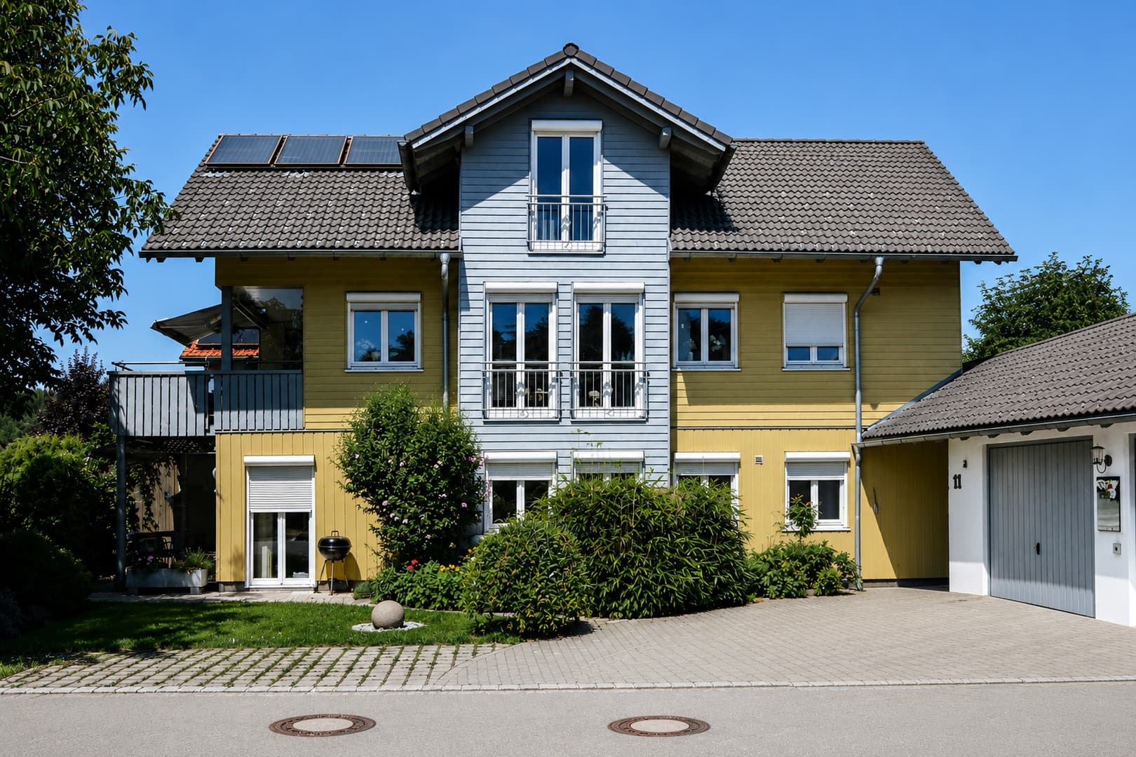 Sonniges Holzhaus mit zwei Wohneinheiten, barrierearmen Wohnen und großem Garten in Isny-GHL