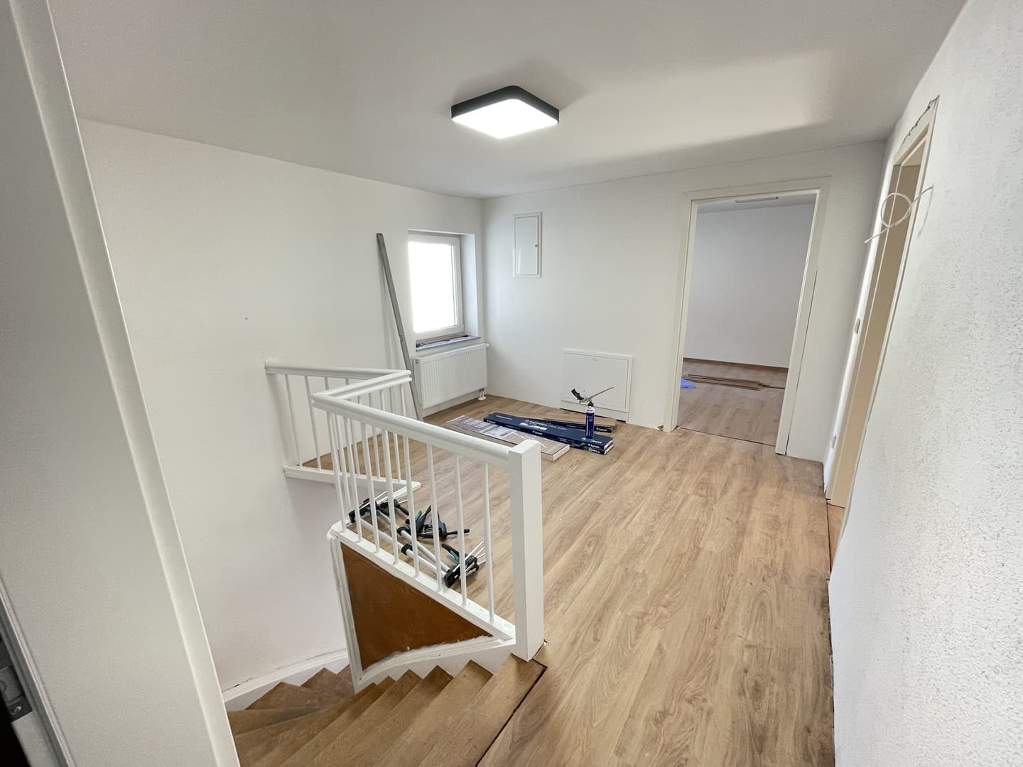 SCHLOSSBLICK | Illertissen | 3,5-Zimmer Wohnung | Küche + Parkplatz + Terasse