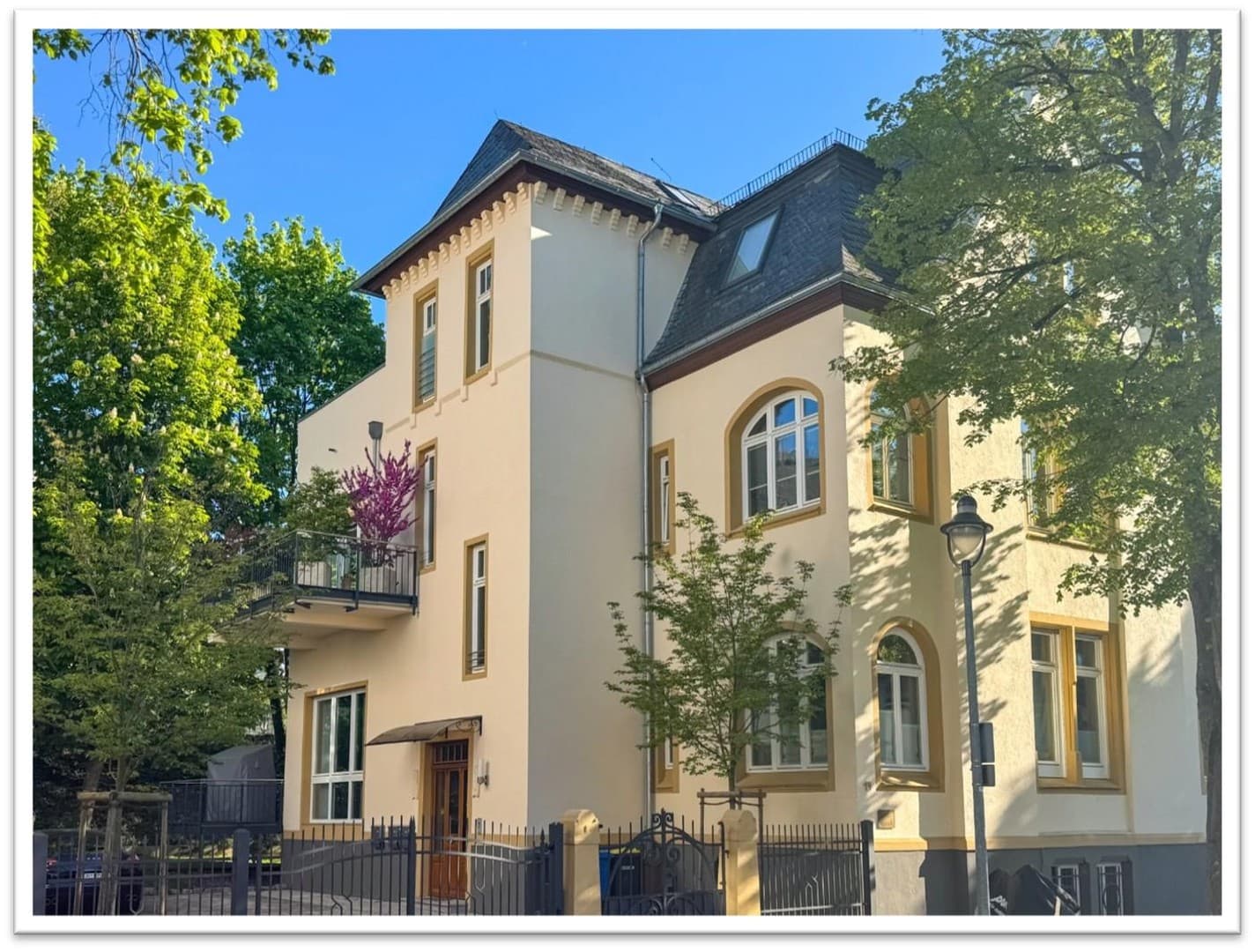 Stilvolle Altbauwohnung mit Garten und Terrasse in denkmalgeschützter Jugendstilvilla (saniert)