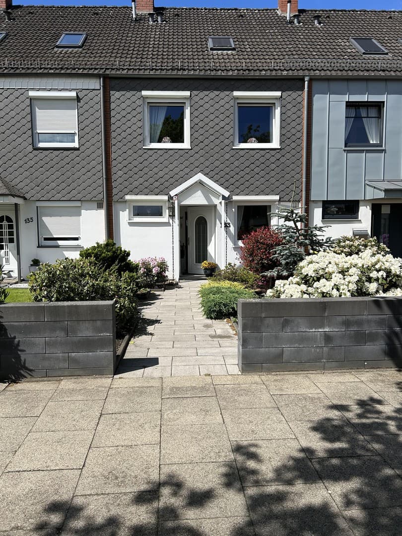 Neuer Preis !!! Provisionsfrei RMH Wohnfläche 150qm Grundstück 230qm Kattenesch