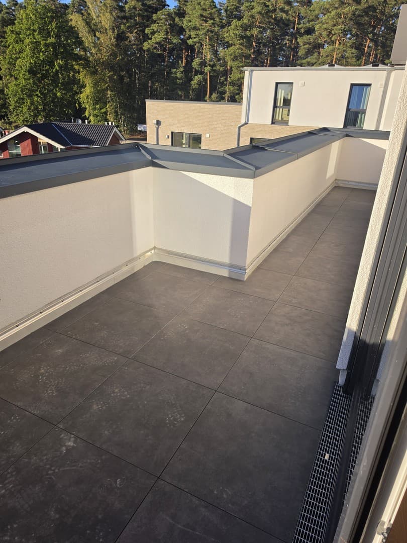 Erstbezug: Moderne Staffelgeschosswohnung mit Dachterrasse sowie energieeffizientem Wohnkomfort