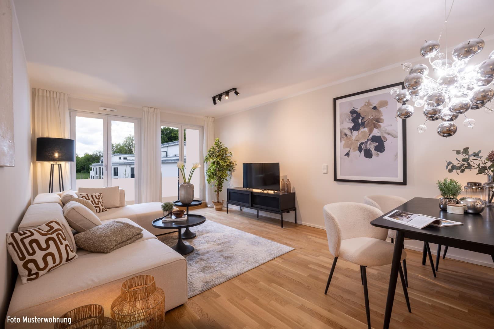 *BEZUGSFERTIG* STILVOLLE 4-ZIMMER-WOHNUNG MIT HERRLICHEM SÜD-BALKON