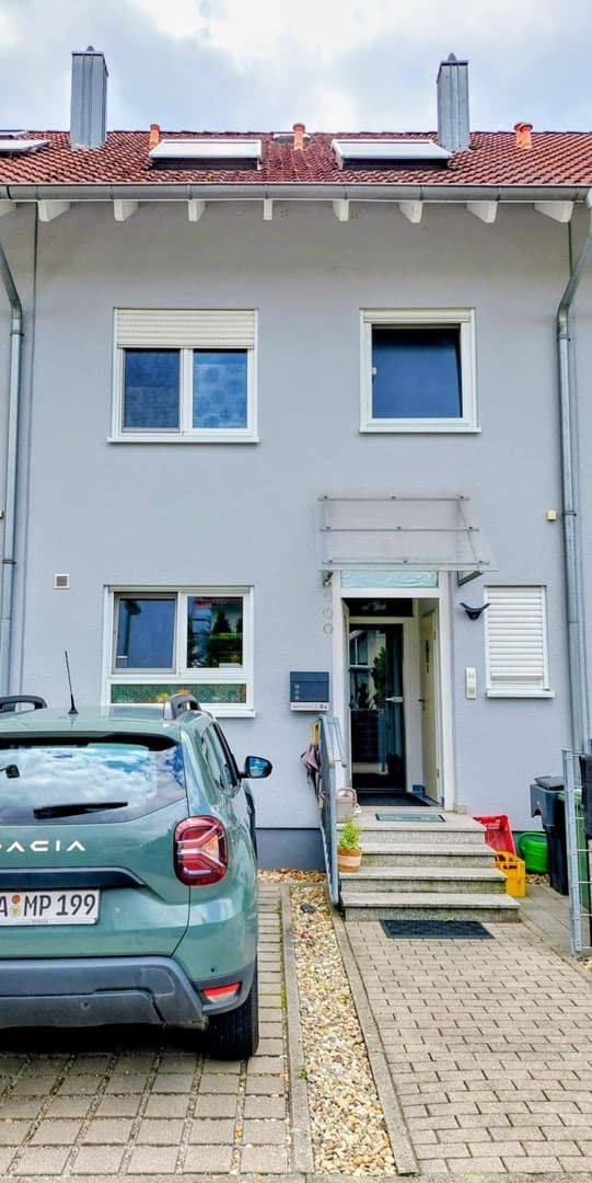 Modernisiertes Reihenmittelhaus mit Garten, Sauna und Photovoltaikanlage