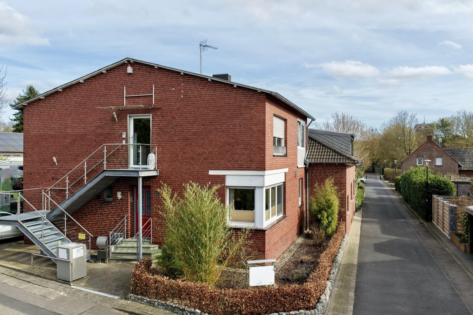 Freistehendes Einfamilienhaus mit Einliegerwohnung