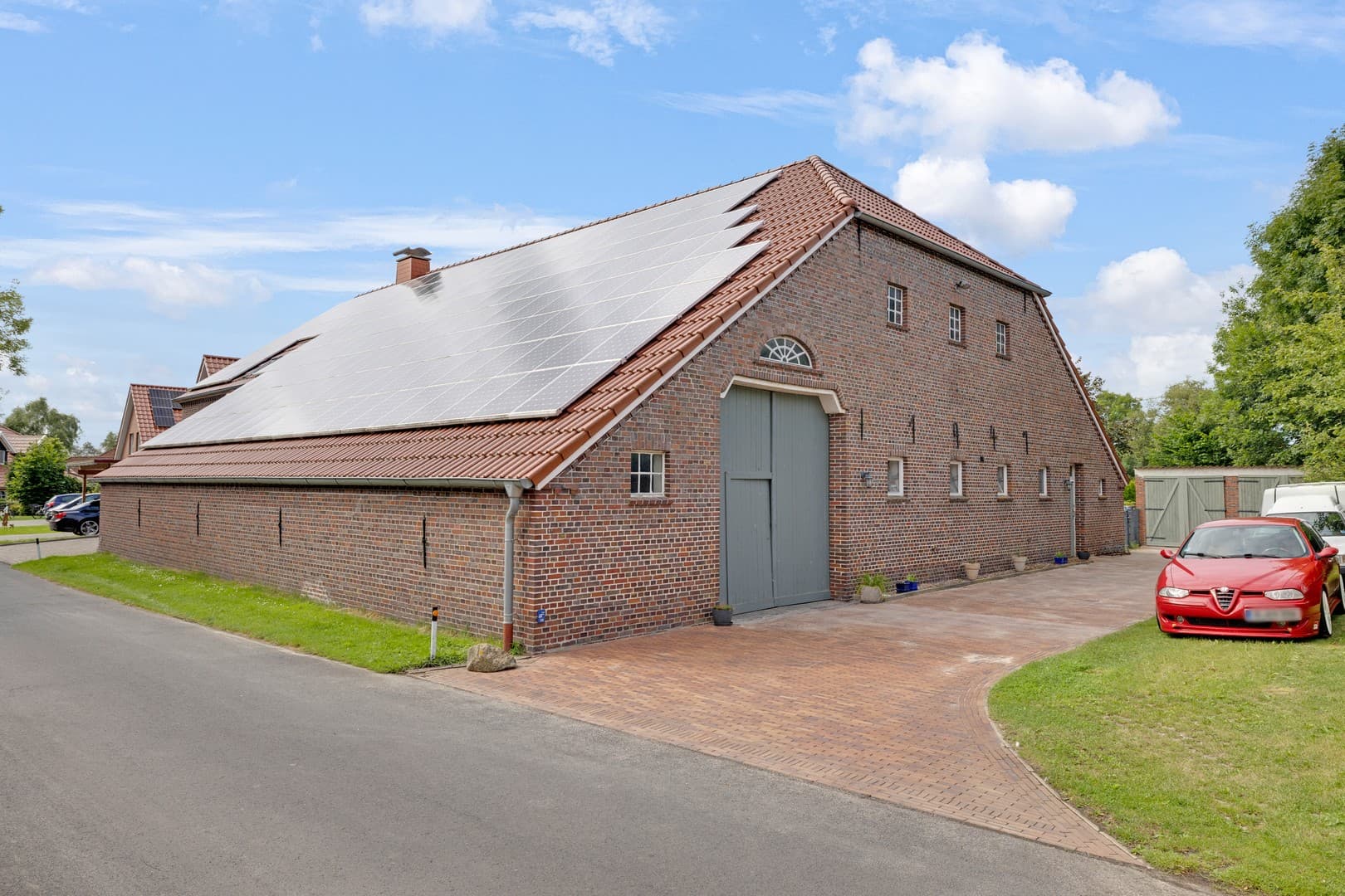 Umfassend sanierter und modernisierter Resthof mit Scheune und Photovoltaik in Ostfriesland