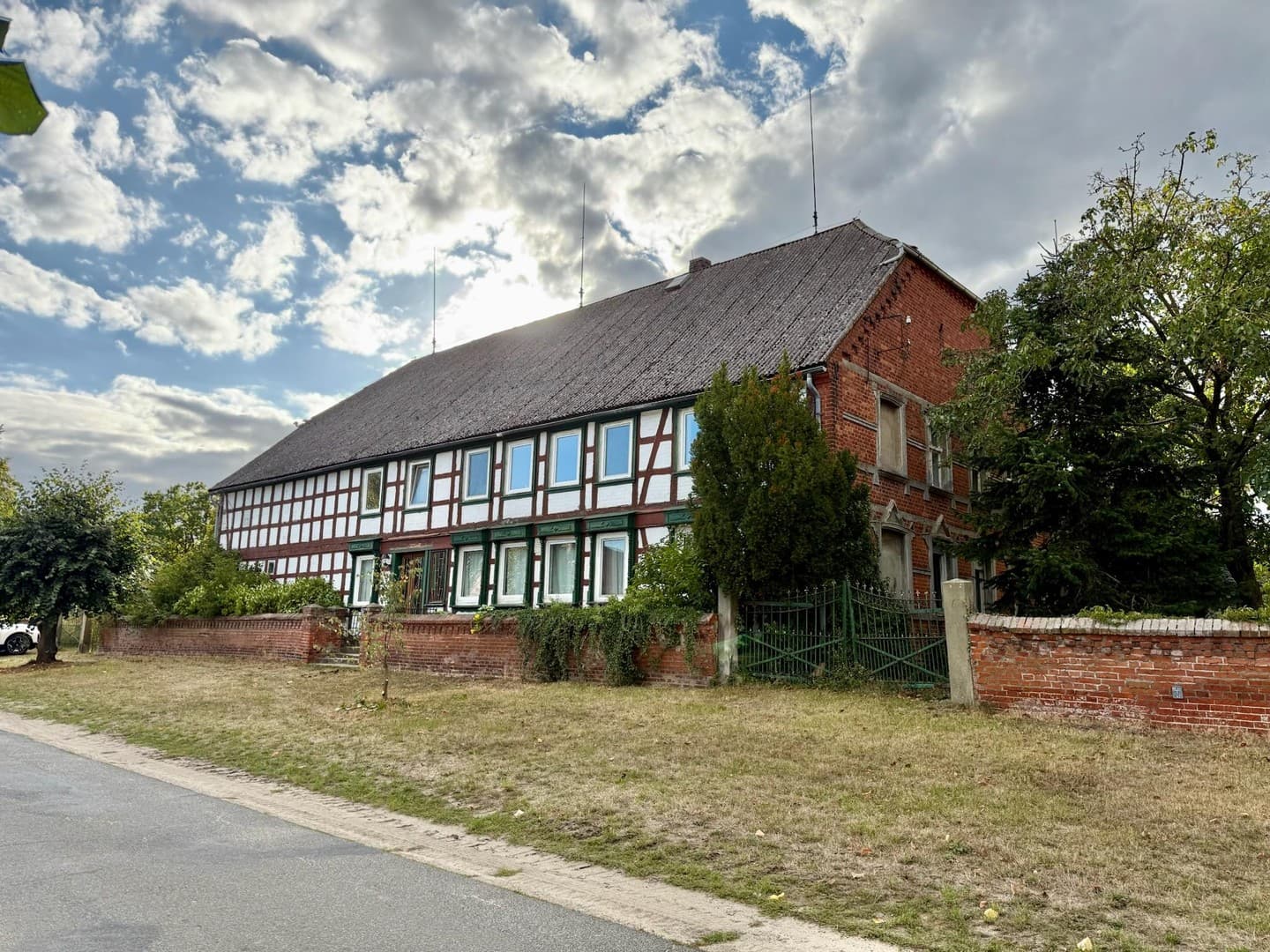 Historischer Dreiseitenhof mit Baugenehmigung für Wohnen & Gästebetrieb am Grünen Band