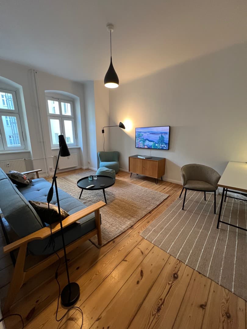 Young Urban Professionals Furnished Flat with a View!
