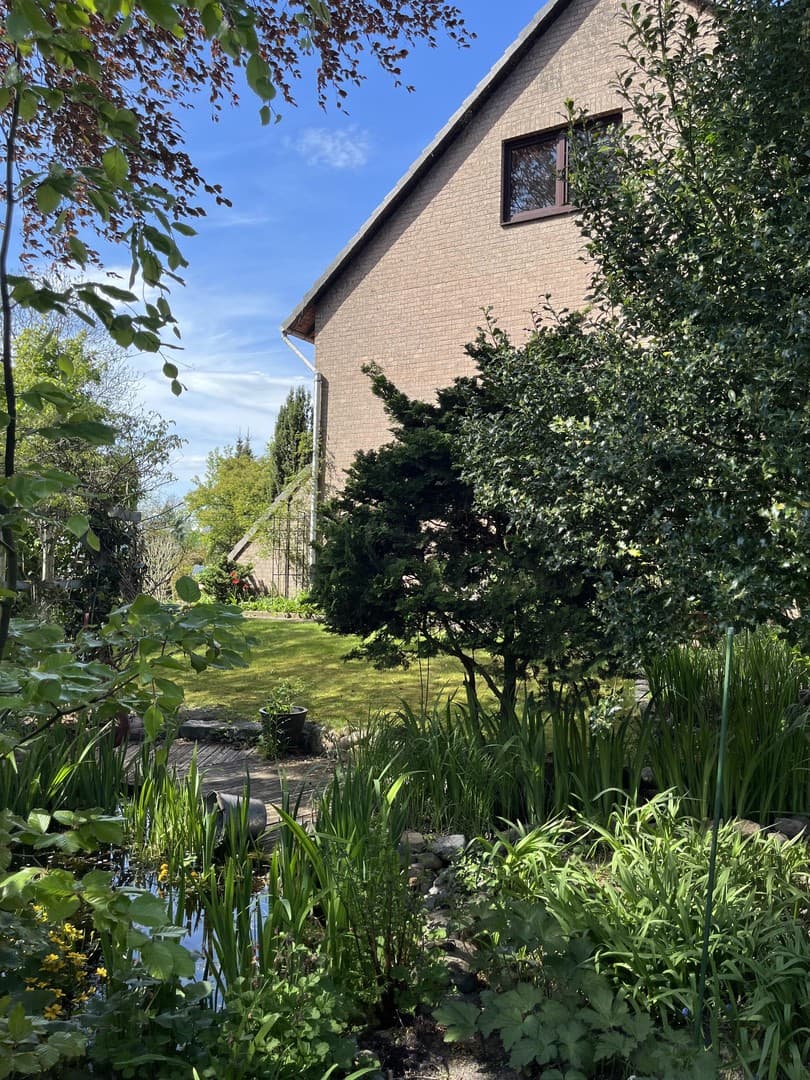 Attraktives Reihenendhaus mit großem Südwestgarten in ruhiger Lage am Himmelmoor