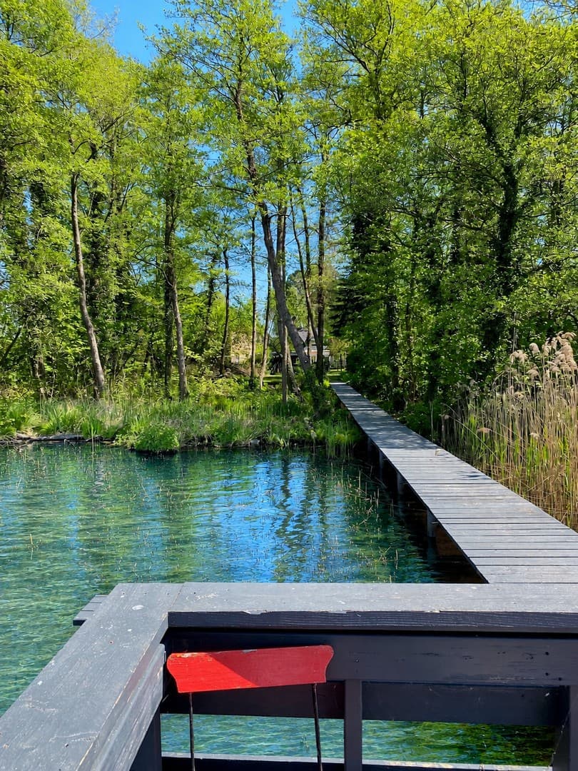 Leben am Wasser – ruhig, naturnah und dennoch bestens angebunden, mit eigenem Steg