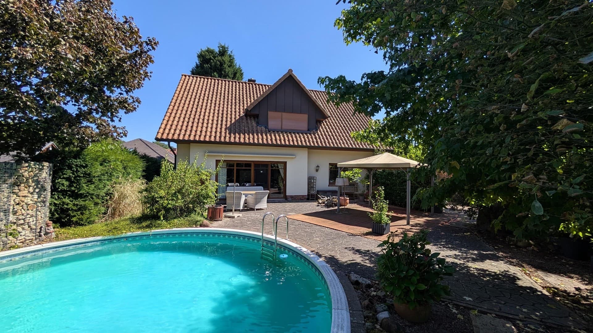 Freistehendes EFH mit Pool, Carport & ca. 1.000 m² Grundstück – provisionsfrei in Vechta