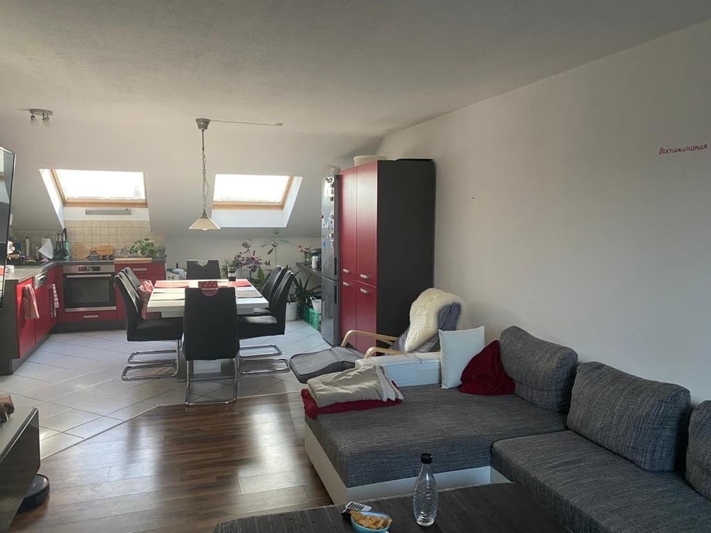 Sehr gepflegte, schöne und lichtdurchflutete 3 Zimmer -Dachgeschoßwohnung zu vermieten!