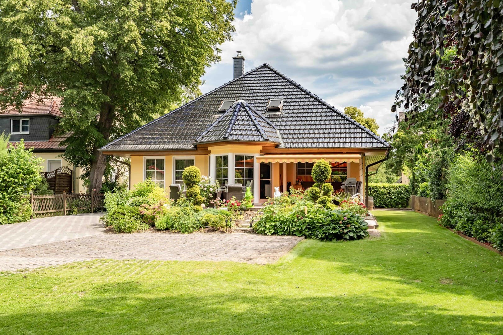 Haus direkt am Bannwald – 995 m² Grundstück mit Südwestgarten · 242 m² Wohnfläche · provisionsfrei