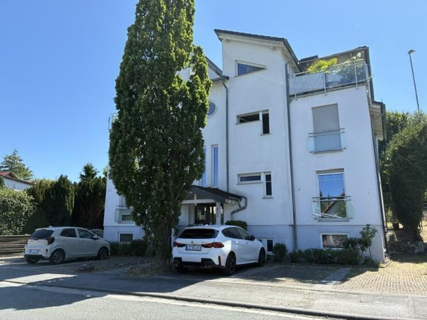 Neu renovierte EG-Wohnung mit Garten, Terrasse, Fussbodenheizung und Stellplatz in Neu-Anspach